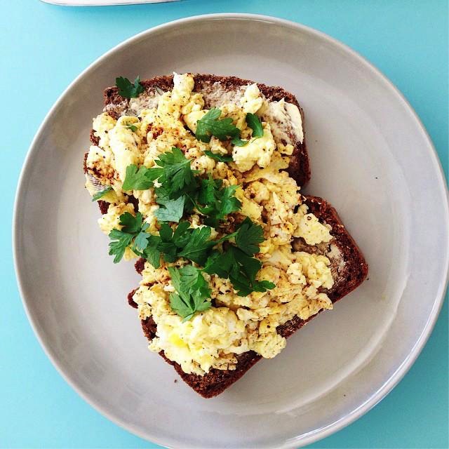 Pre-Exercise Meal: Scrambled Eggs on Brown Bread with Coriander